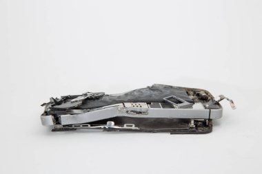 Kırık cep telefonu, parçalar ve bileşenler