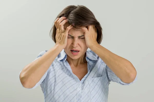 Portret benadrukt triest vrouw. — Stockfoto