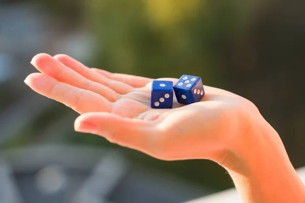 Dice 1 5 in the female hand, sunset background. Gambling devices. — Stock Photo, Image