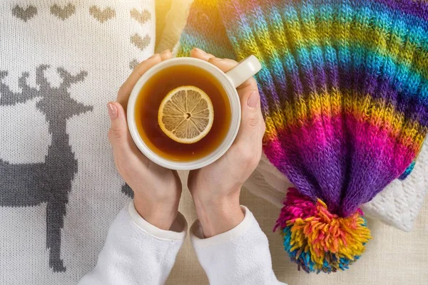 Cold winter warm with warm clothes and hot drinks. — Stock Photo, Image