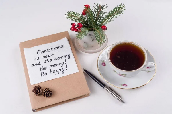Joyeux vœux de Noël - Texte manuscrit avec vœux sur une serviette - Noël est proche et sa venue Soyez joyeux Soyez heureux — Photo