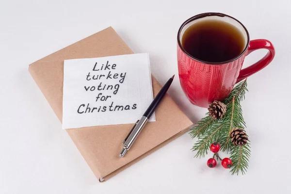 Vrolijke kerstgroet of wensen - handgeschreven tekst met wenst op een servet - als Turkije stemmen voor Kerstmis — Stockfoto