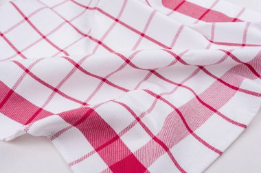 Ürün için arka plan. Ekose desenli masa örtüsü kırmızı ve beyaz kafese dokulu yüzeyi, yukarıdan görüntülemek.