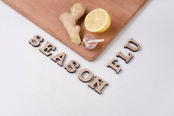 Flu season, colds. Natural vitamins - a ginger, lemon, garlic. — Stock Photo, Image