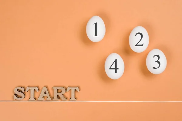 Abstract image. The word start and eggs on the way from start to finish — Stock Photo, Image