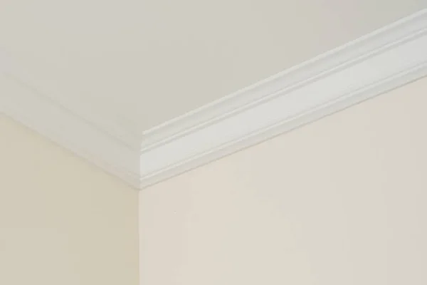 Ceiling moldings in the interior, a detail of corner — Stock Image Ceiling moldings in the interior, a detail of corner Stock Image