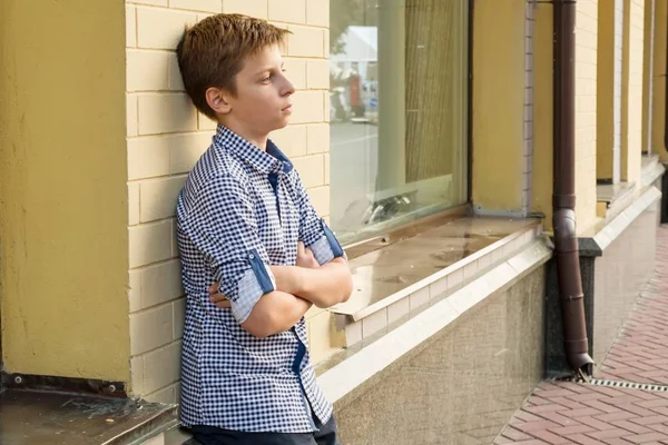 Retrato de un niño adolescente 13-14 años — Foto de Stock