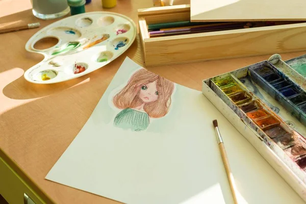 Rysowanie przez akwarela - dziewczyna anime, na stole z pędzlem akwarela — Zdjęcie stockowe