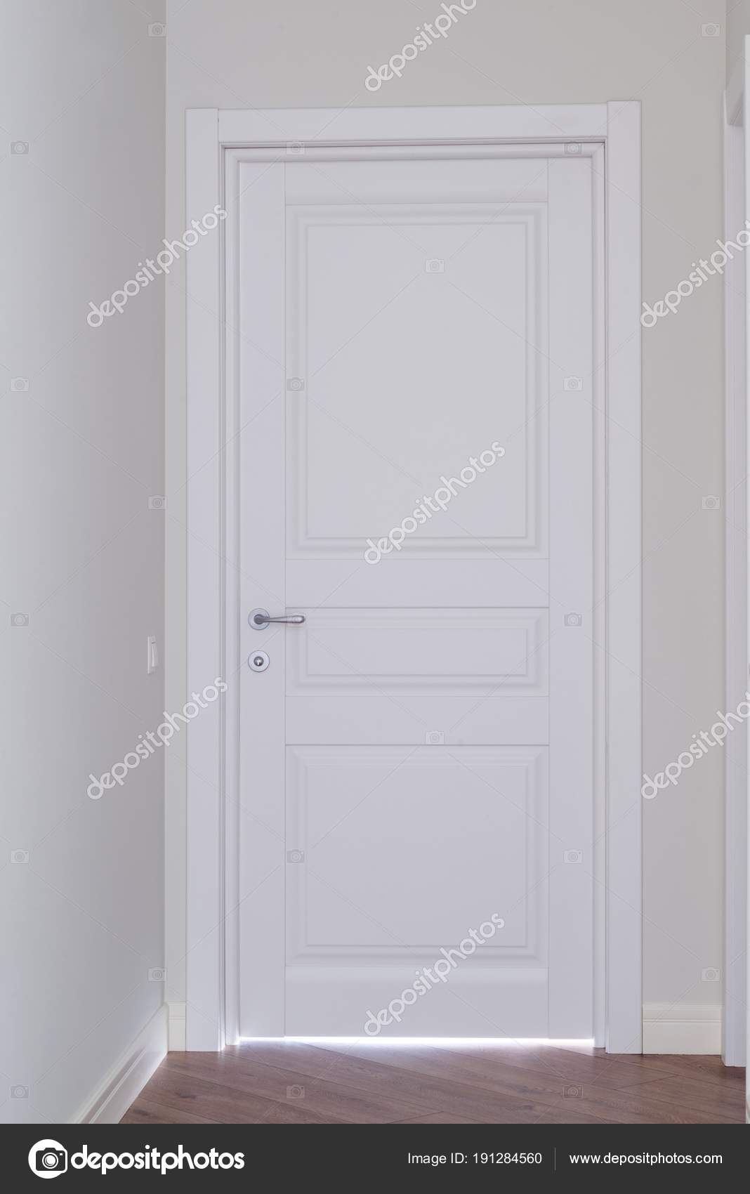 Closed white interior paint door in home interior — Stock Photo