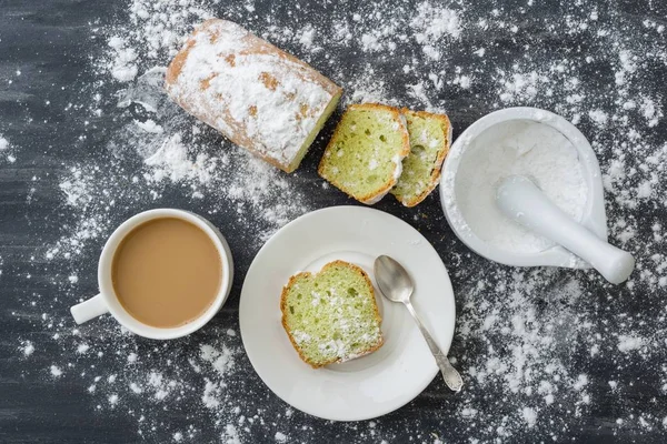 Minzkuchen mit Kaffee — Stockfoto