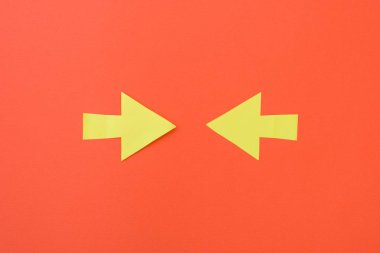 İki karşıt oklar merkezine