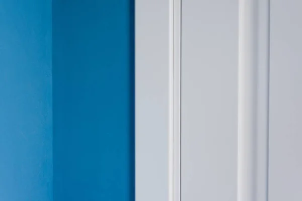 Empty blue room wall with corner — Stock Photo, Image