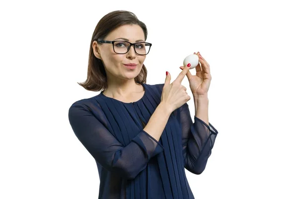 Retrato aislado de una mujer atractiva adulta —  Fotos de Stock