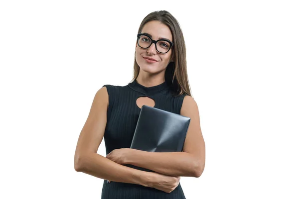 Potret wanita bisnis dalam kacamata gaun hitam dengan tablet digital — Stok Foto