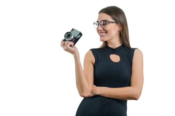 Πορτρέτο της γυναίκας φωτογράφου με ρετρό φωτογραφική μηχανή — Φωτογραφία Αρχείου