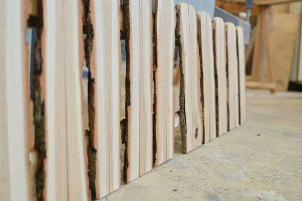 Cerca de estilo rústico de madeira na oficina de carpintaria — Fotografia de Stock