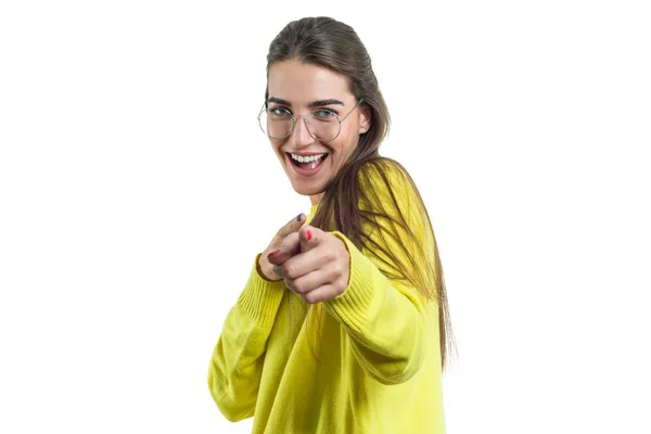 Surpreendido emocional feminino apontando dedo para você — Fotografia de Stock