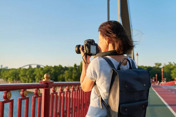 Mature woman photographer with camera taking photo picture — Stock Photo, Image