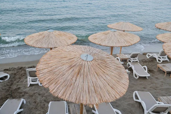 Grécia Creta, Heraclião. 12-09-2019. Costa da ilha grega Creta, praia de mar vazia — Fotografia de Stock