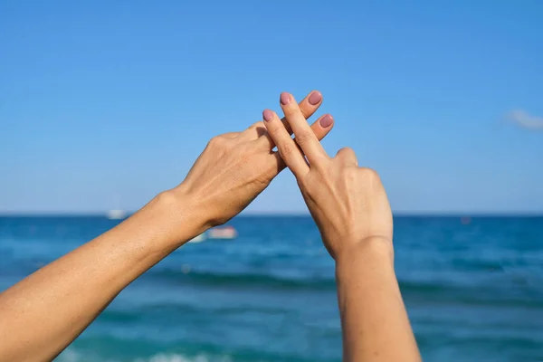 Hands show gesture symbol hashtag is viral, web, social media, network — Stock Photo, Image