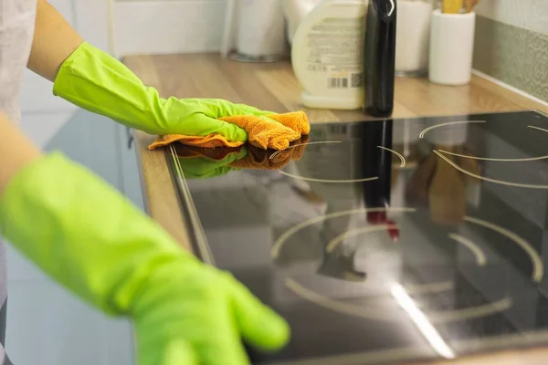 Woman Hand Gloves Cleaning Kitchen Electric Ceramic Hob Polishing Glass — Stock Photo, Image