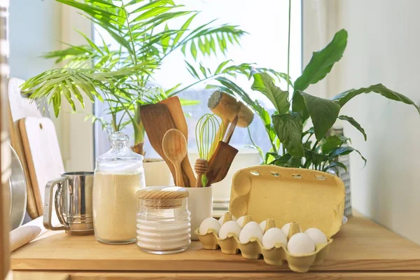 Produkte Küchenutensilien Auf Dem Tisch Der Speisekammer — Stockfoto