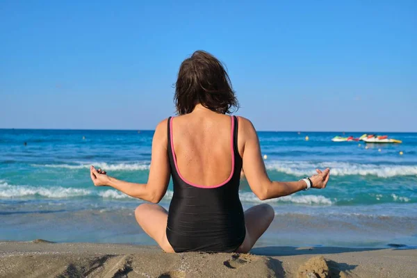 Gezonde Levensstijl Sport Yoga Meditatie Bij Volwassen Mensen Achteraanzicht Van — Stockfoto