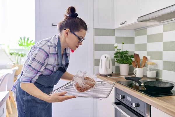 Woman Housewife Apron Preparing Pork Baking Sleeve Home Puts Tray — Stock Photo, Image