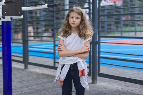 Επιστροφή Στο Σχολείο Πορτρέτο Του Κοριτσιού Αυτοπεποίθηση Ηλικίας Ετών Κοντά — Φωτογραφία Αρχείου