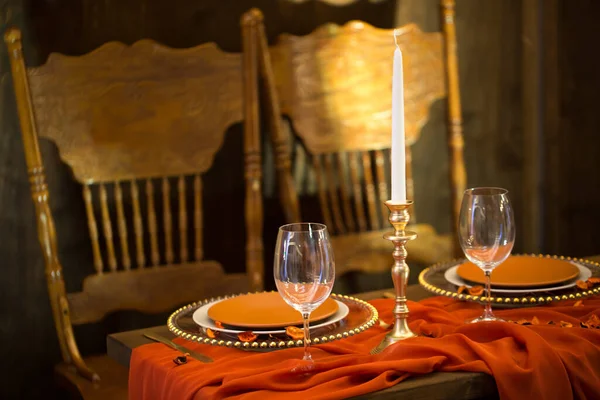 Setting the table with red tablecloth , candles and elegant dishes in the restaurant. — Stock Photo, Image