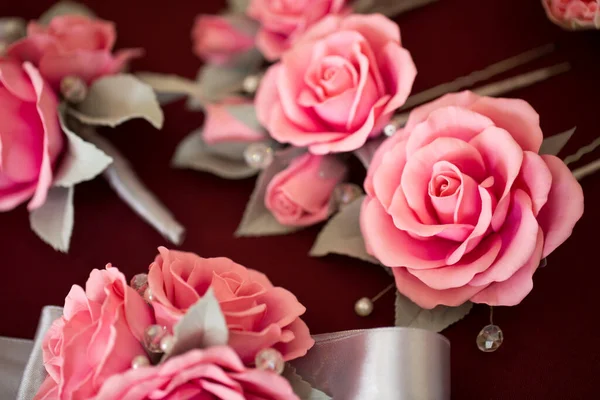 Colorido de decoración de flores artificiales. El ramo de flores de tela . — Foto de Stock