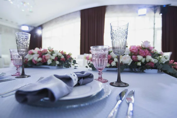 イベントパーティーや結婚式のレセプションのテーブルセット. — ストック写真