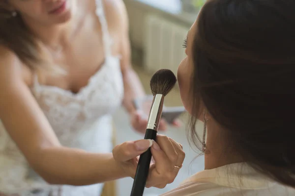 朝の花嫁の結婚式のメイク. — ストック写真