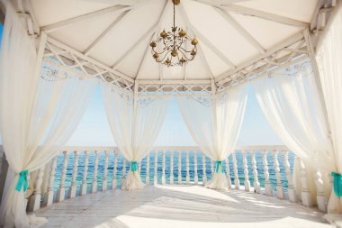 Tiffany renk sahilde düğün kemer.