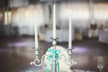 Restoranda düğün yemeği, Tiffany rengi. Masa. Sandalye. Kemer. Çadır. Tinsel.