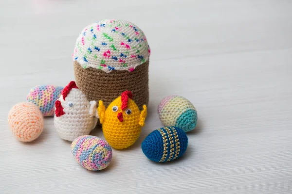 Knitted Easter eggs and symbols. Handmade items. — Stock Photo, Image