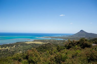 Mauritius 'taki Hint Okyanusu manzarası.