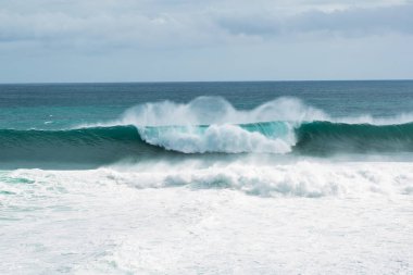 Sahilden tropikal bir adaya ve denizde granit kayalıklara.