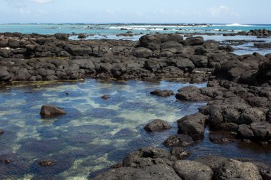 Hint okyanusunda kumsal çakıl taşı taşı.