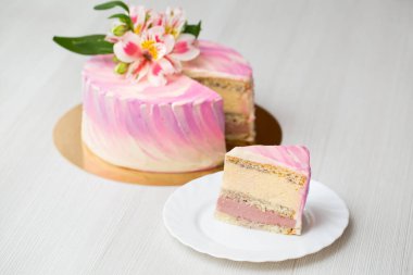 Pembe desenli ve çiçekli pasta, Masovogo pastası..