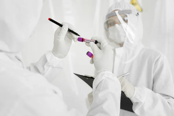 2019-nCoV Coronavirus. Positive Blood Sample in Doctors Hand. Epidemiologist holds a test tube containing a patients that has tested positive for coronavirus. — Stock Photo, Image