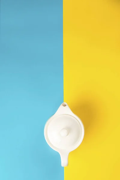 Panela Chá Fundo Amarelo Azul — Fotografia de Stock