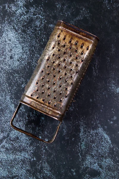 Vintage Kitchen Grater Blue Grundge Background — Stock Photo, Image