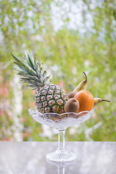 Ciotola Frutta Fresca Con Ananas Arance Kiwi Pera — Foto Stock