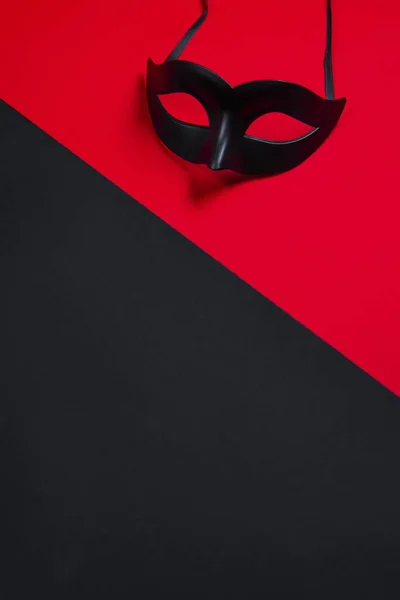 Sexy Černá Maska Černém Červeném Pozadí — Stock fotografie