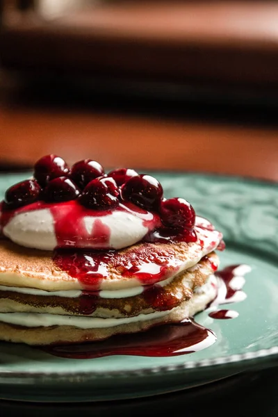 American Pancakes Fruit Cream Cherries Pastel Green Rustic Plate — Stock Photo, Image