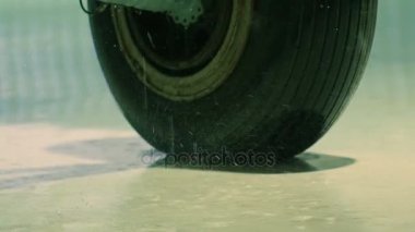 Dişli çark iniş tarafından makro yağmur damla düşüş