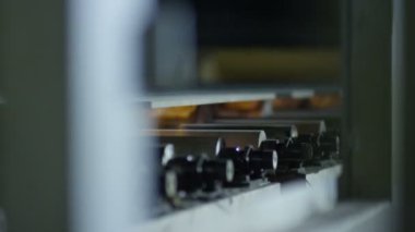 devam drywall parçaları toplar