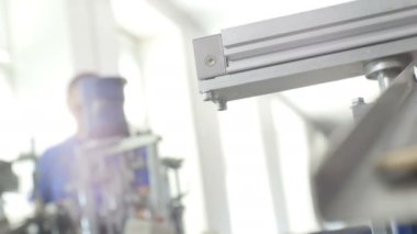 Konveyör bantlar ile modern otomatik makine