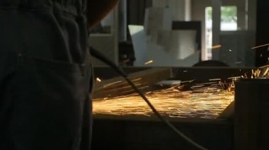 büyük metal form kenar kaynak işçisi 